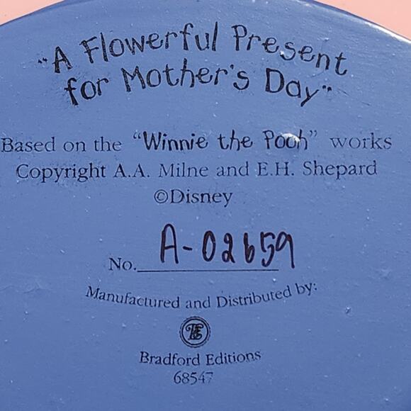 SWEET PURSUITS & A FLOWERFUL PRESENT FOR MOTHERS DAY Ornaments Pooh's Honeypot - Picture 5 of 12